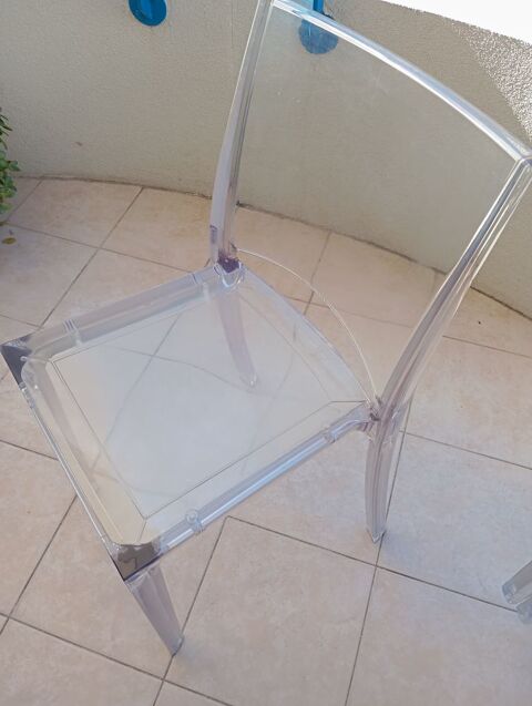 4 CHAISES PLEXIGLAS BLANCHE 80 Juan Les Pins (06)