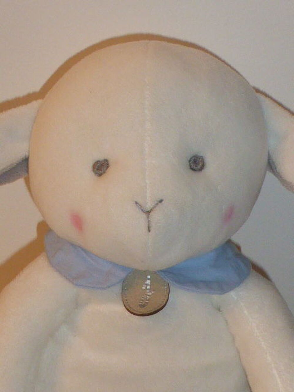 Doudou mouton agneau blanc avec lapin ray&eacute; bleu JACADI Jeux / jouets