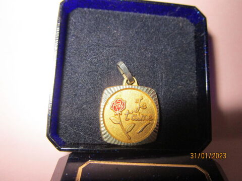 pendentif  je t'aime   pour femme avec un motif de rose  3 Chanteloup-en-Brie (77)