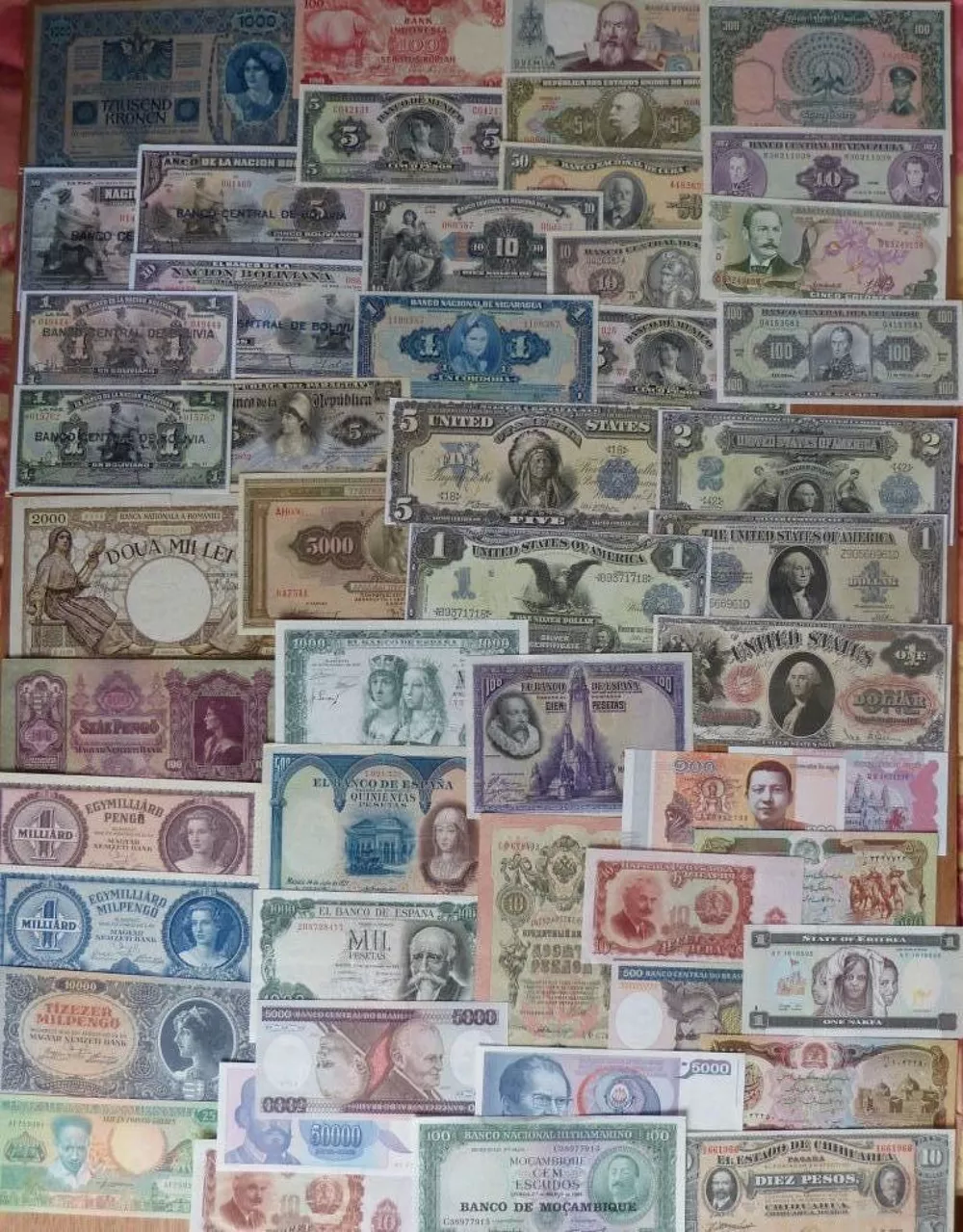 lot de + 700 billets banque du monde 