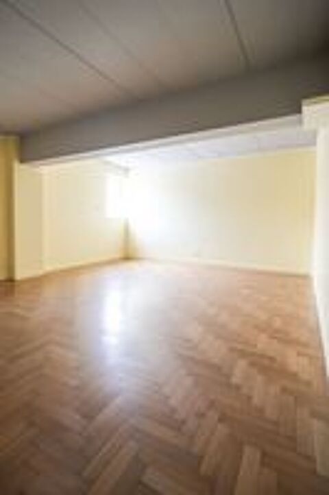   Entrepôt - 680m ² 