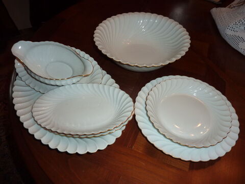 Service en 103 pi�ces de marque: HAVILAND-LIMOGES-FRANCE 780 Bray-sur-Seine (77)