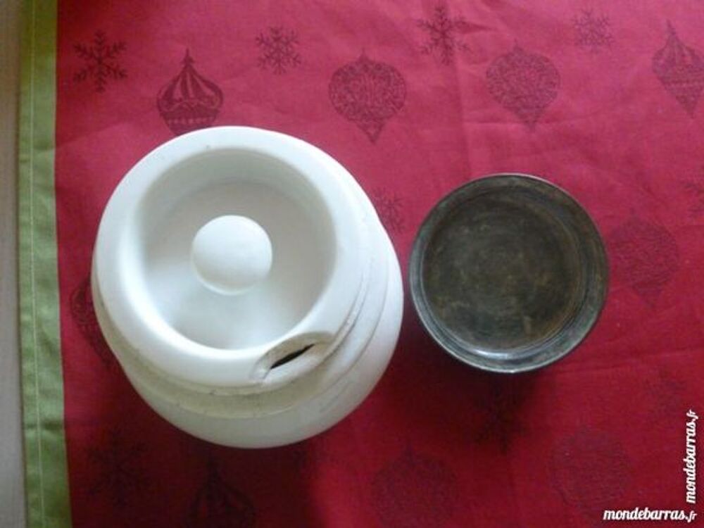 Pot fa&iuml;ence blanche et &eacute;tain Décoration