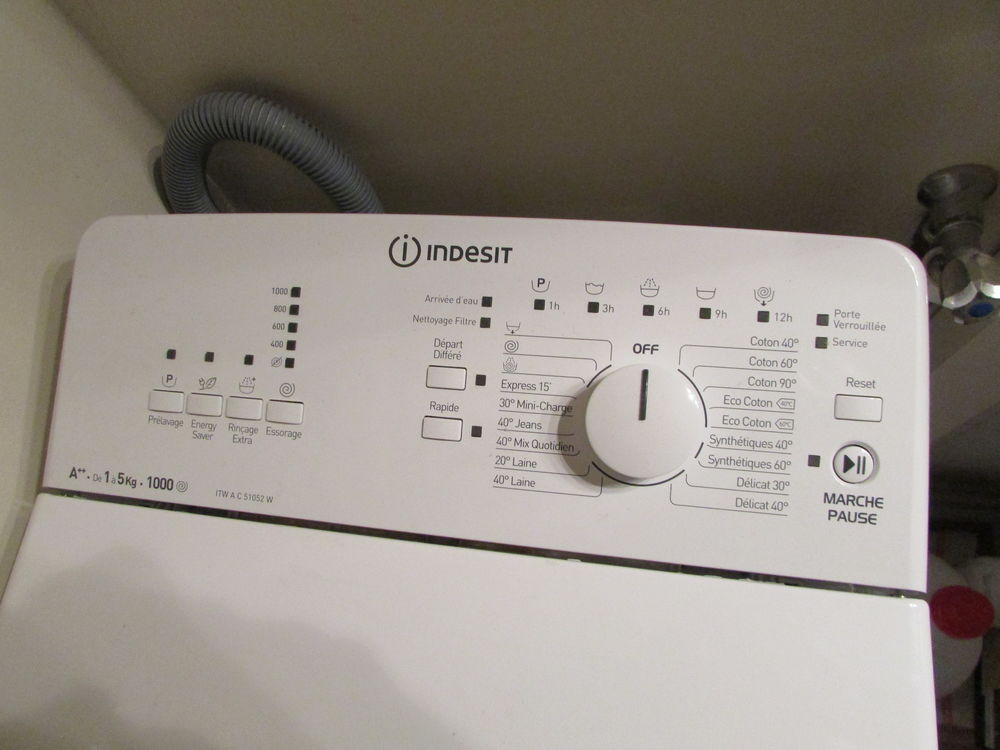 machine &agrave; laver &eacute;tat neuf(2018) prix &agrave; d&eacute;battre (250 euro) Electroménager