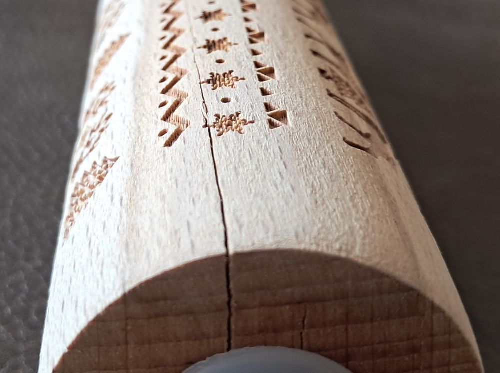 rouleau &agrave; p&acirc;tisserie en bois avec motifs de No&euml;l Cuisine