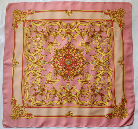 Foulard carr de soie rose et or CELINE 100 Issy-les-Moulineaux (92)