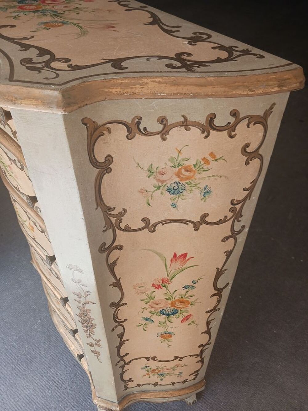 Chiffonnier semainier peint style venitien 
Meubles