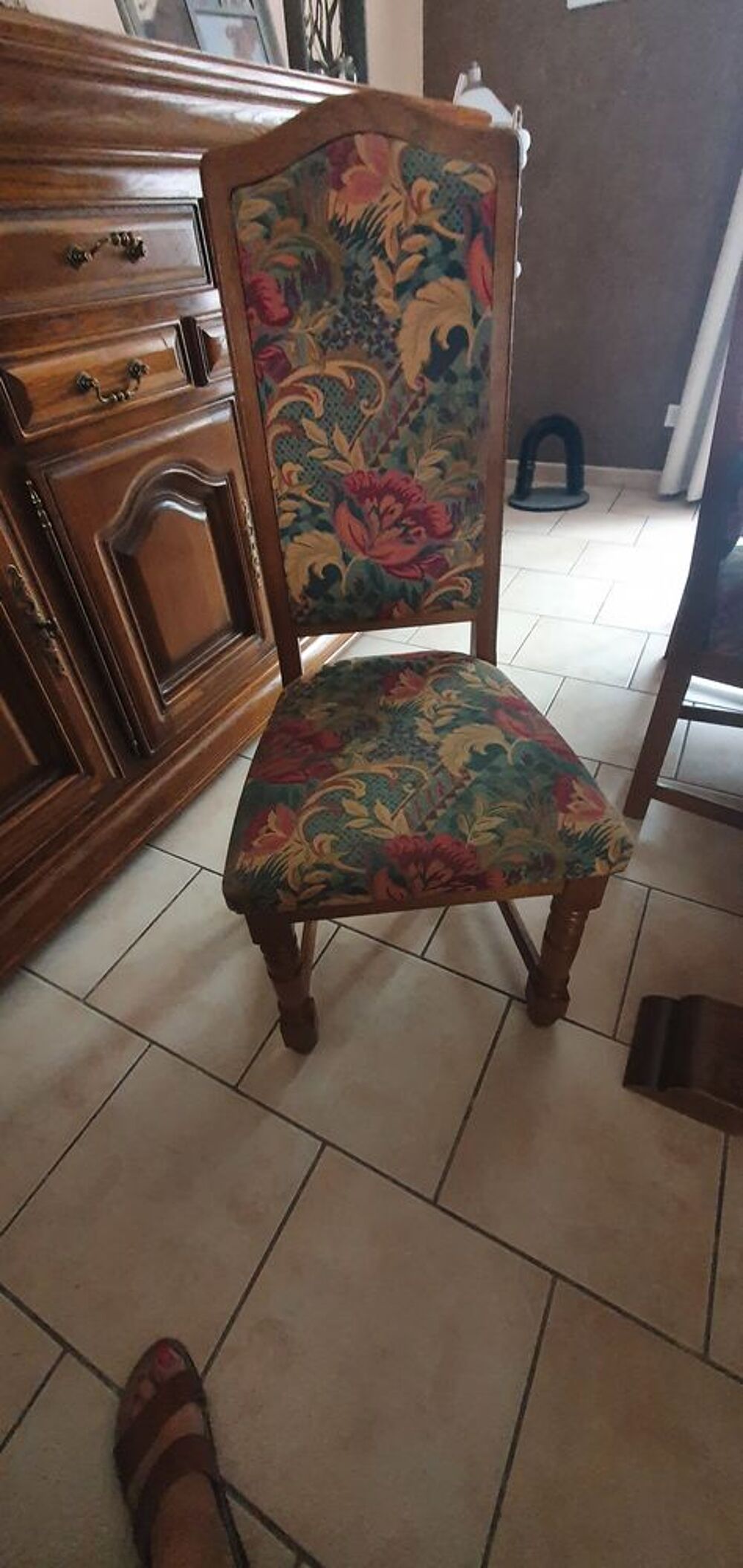 Table monast&egrave;re et ses 6 chaises Meubles