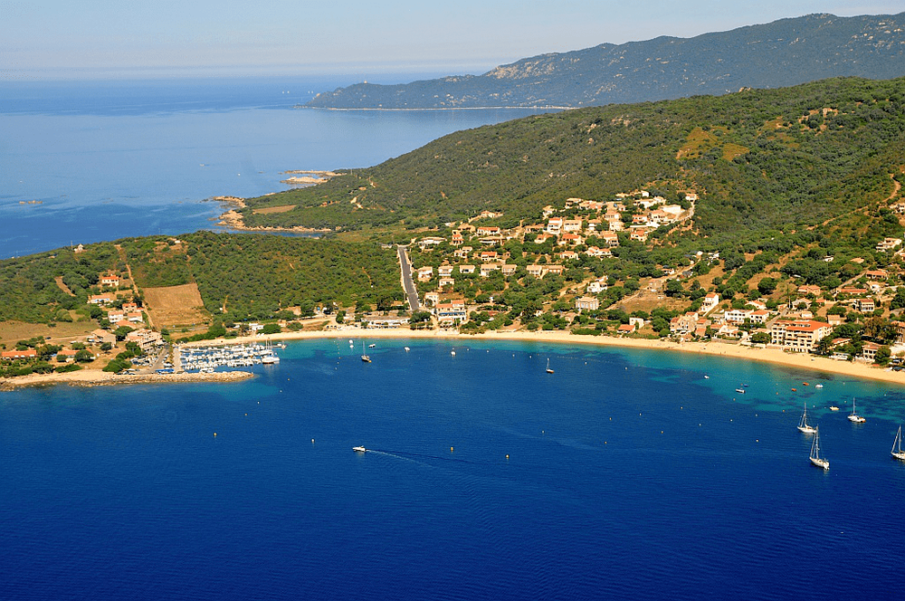  Maison en Corse les pieds dans l'eau.  Corse, Serra-di-Ferro (20140)