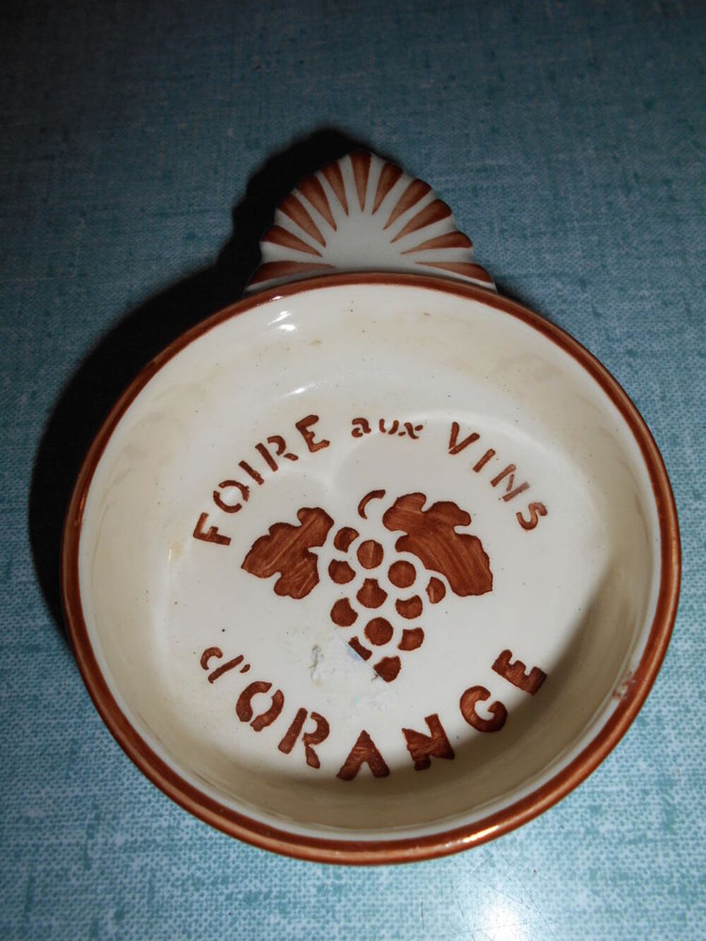 foire aux vins d'Orange, coupelle avec " poign&eacute;e" 