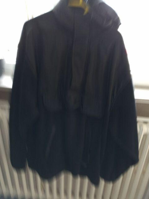 sweat blouson à capuche,une partie en polaire ,taille L 5€, 5 Beaucourt (90)