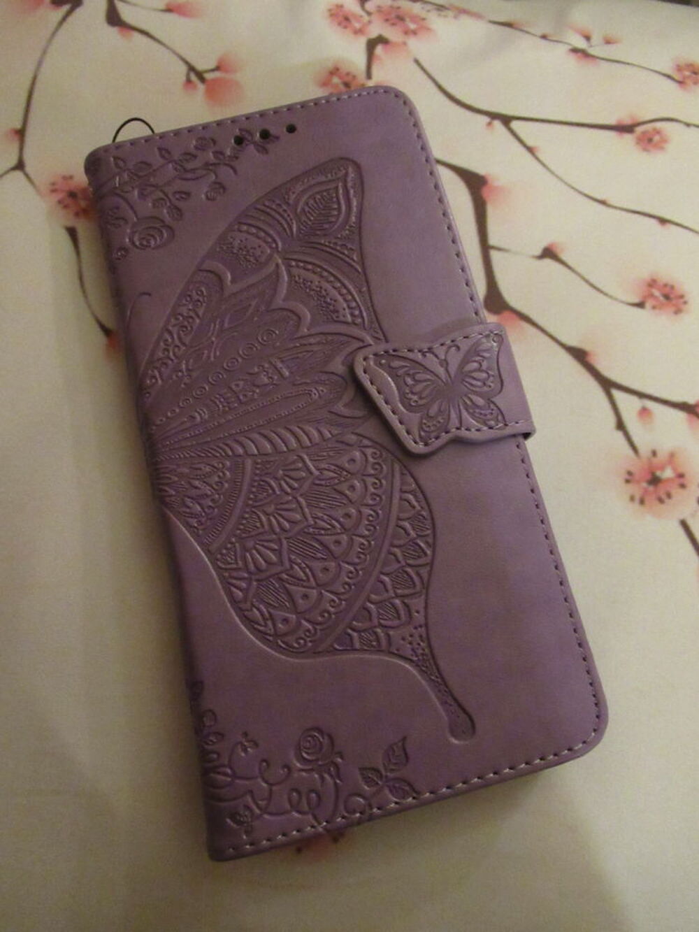 Coque t&eacute;l&eacute;phone mauve (A20) - en cuir &agrave; rabat - NEUVE Téléphones et tablettes