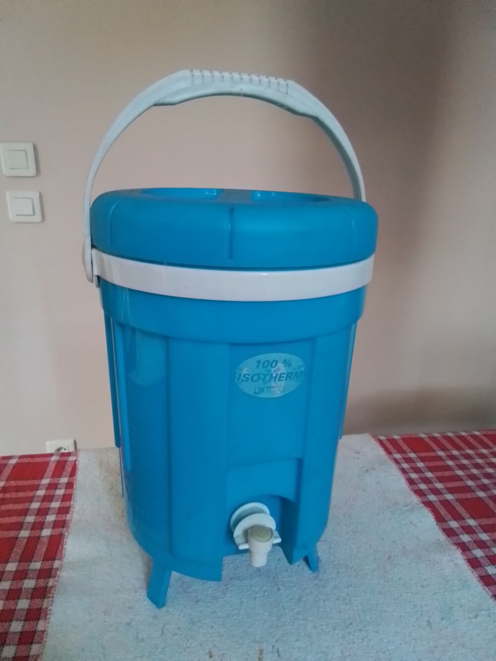 Fontaine isotherme 8L sur pieds avec robinet int&eacute;gr&eacute; Cuisine