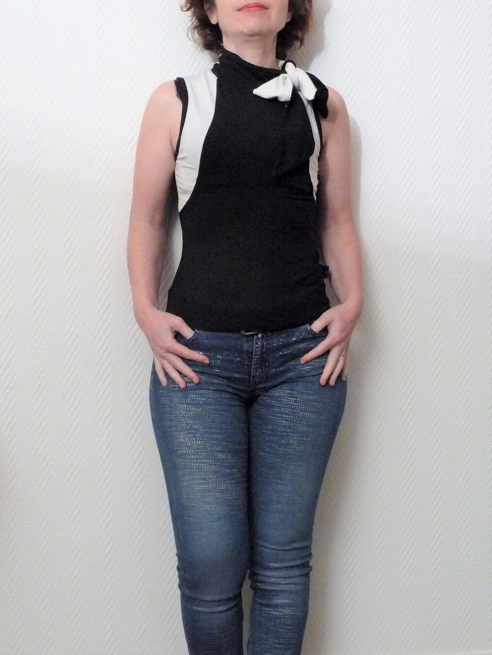 Top/ Tee Shirt Noir et Blanc avec Lien &agrave; Nouer- Morgan Vêtements