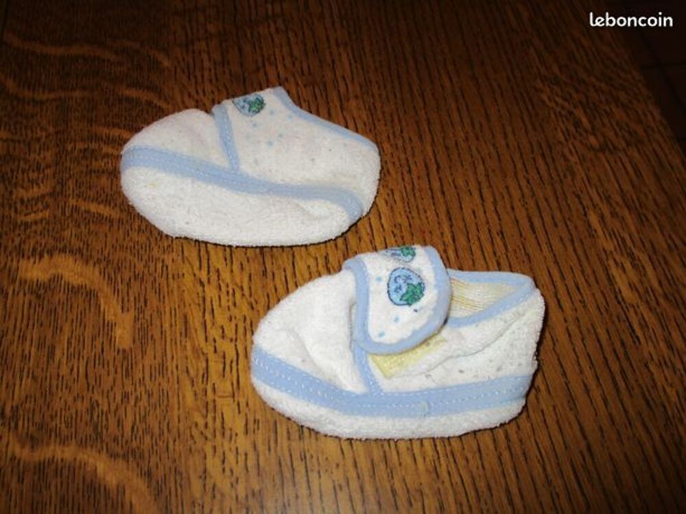 Petits chaussons blanc et bleu Vêtements enfants