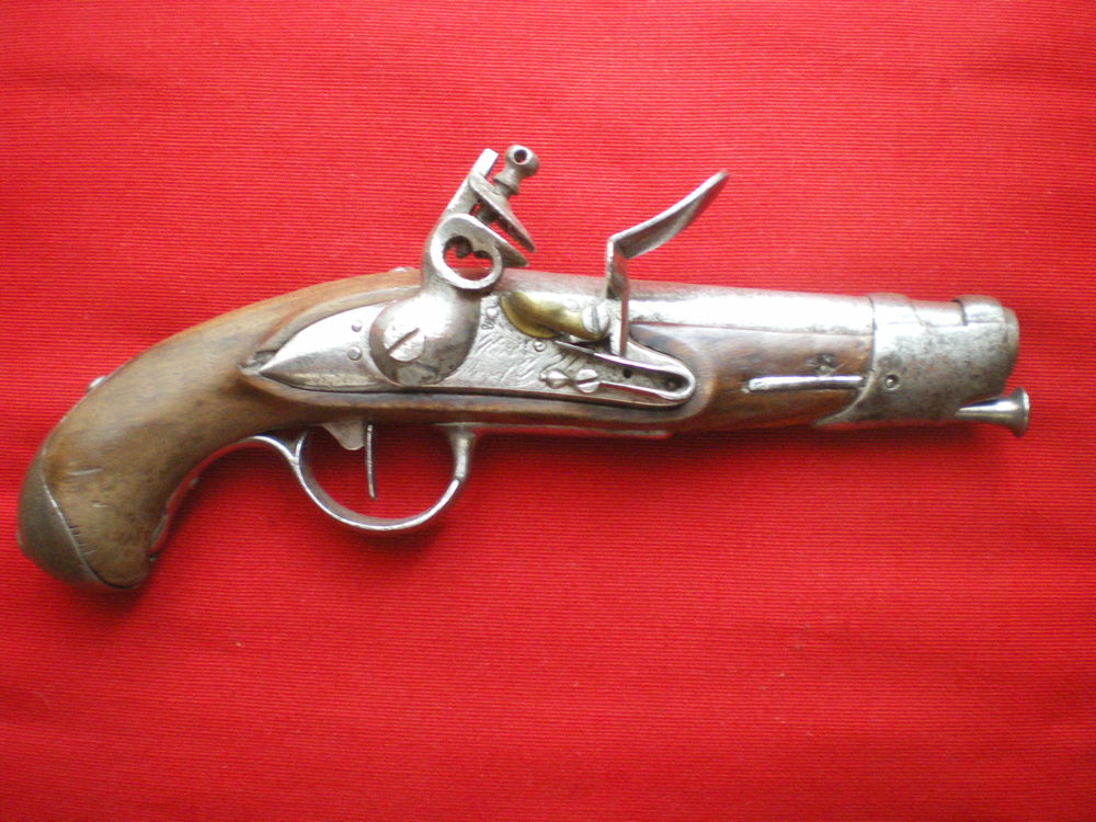 Pistolet r&eacute;glementaire &agrave; silex de gendarmerie mod&egrave;le An IX. 
