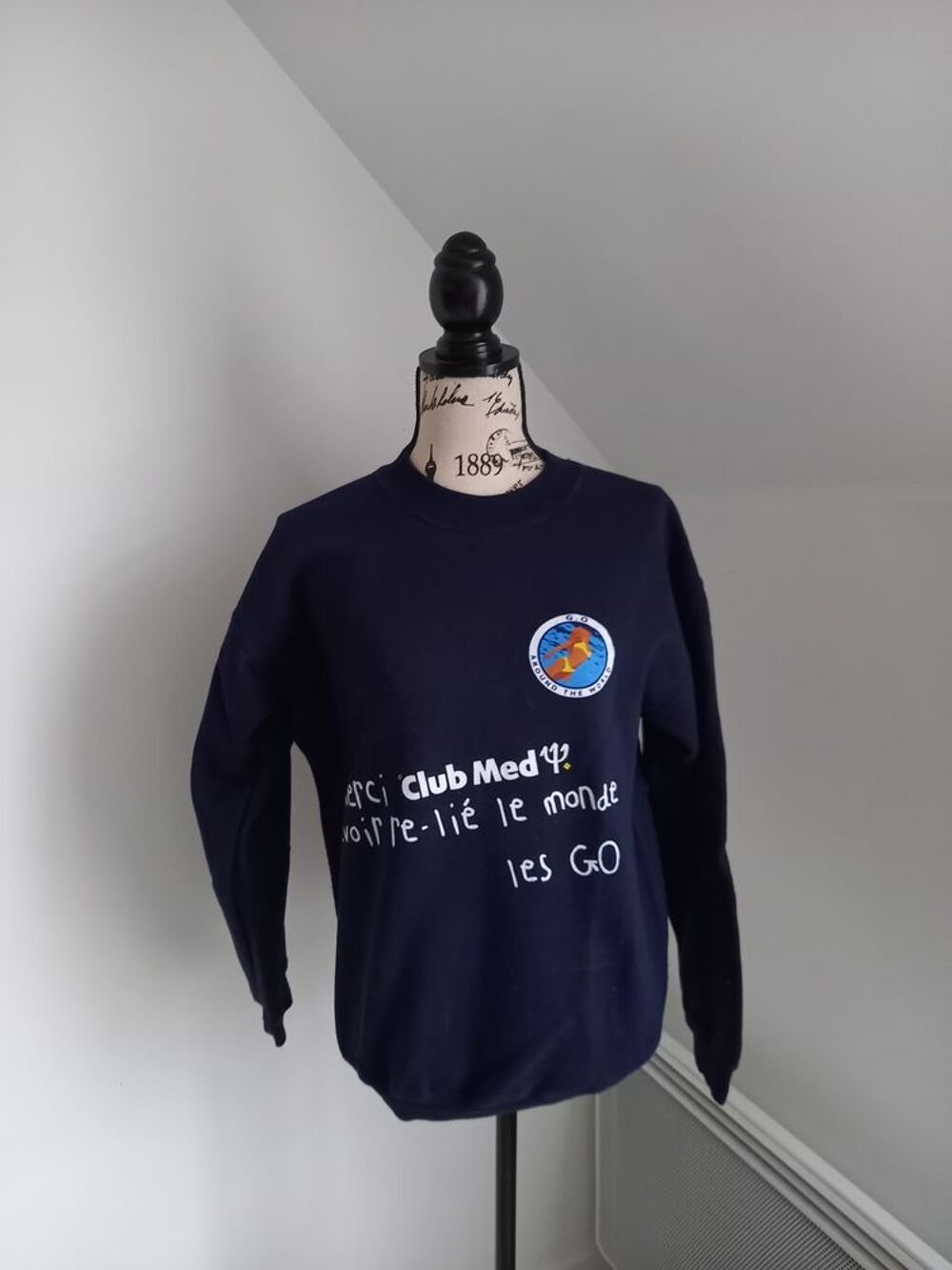 SWEAT BLEU Vêtements