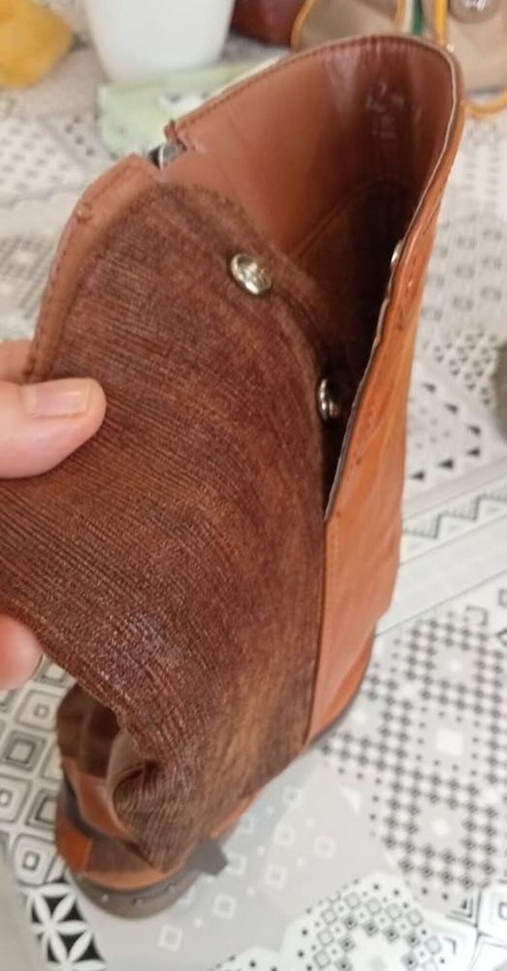 Bottes textile et imitation cuir. Maroquinerie