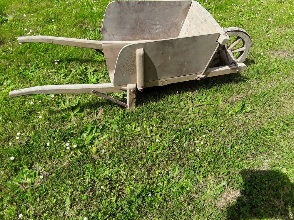 BROUETTE ANCIENNE EN BOIS c&ocirc;t&eacute;s amovibles Jardin