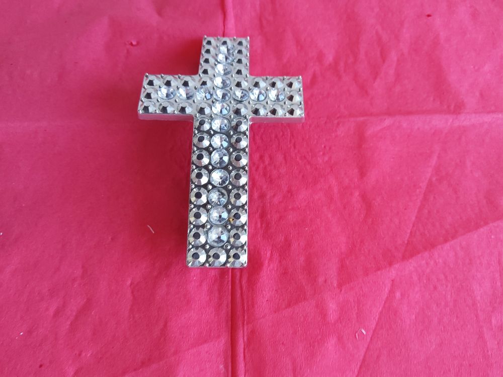 BARRETTE forme croix Bijoux et montres