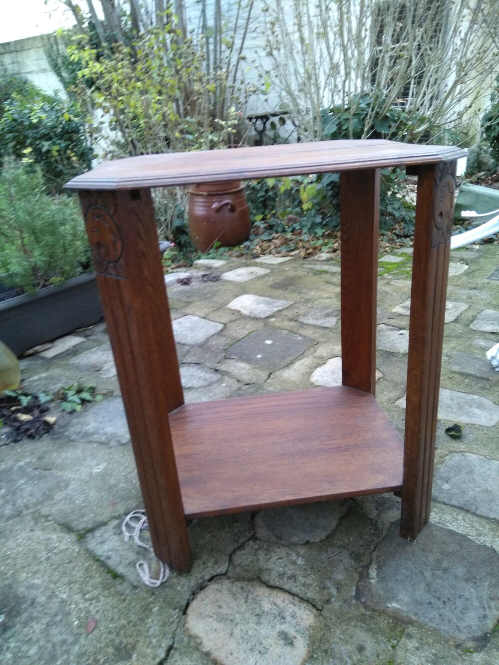 petite table 1930 en noyer Décoration