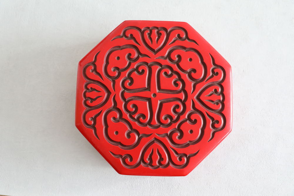 BOITE CHINOISE SIGNE LAQUE ROUGE 