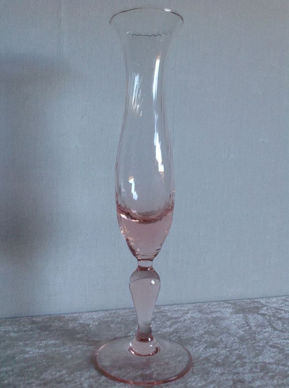 VASE COUPE EN CRISTAL ROSE Ht 21,8 cm Envoi Possible
Décoration