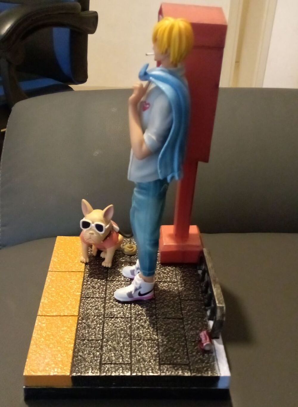 Figurine 25cm tr&egrave;s bon &eacute;tat, avec sa bo&icirc;te. Jeux / jouets