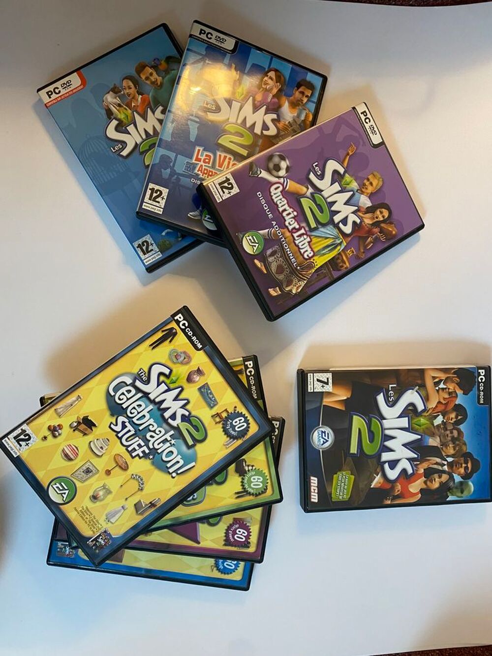 Les Sims 2 (Les Sims 2 + 3 disques additionnels + 4 kits) Consoles et jeux vidos