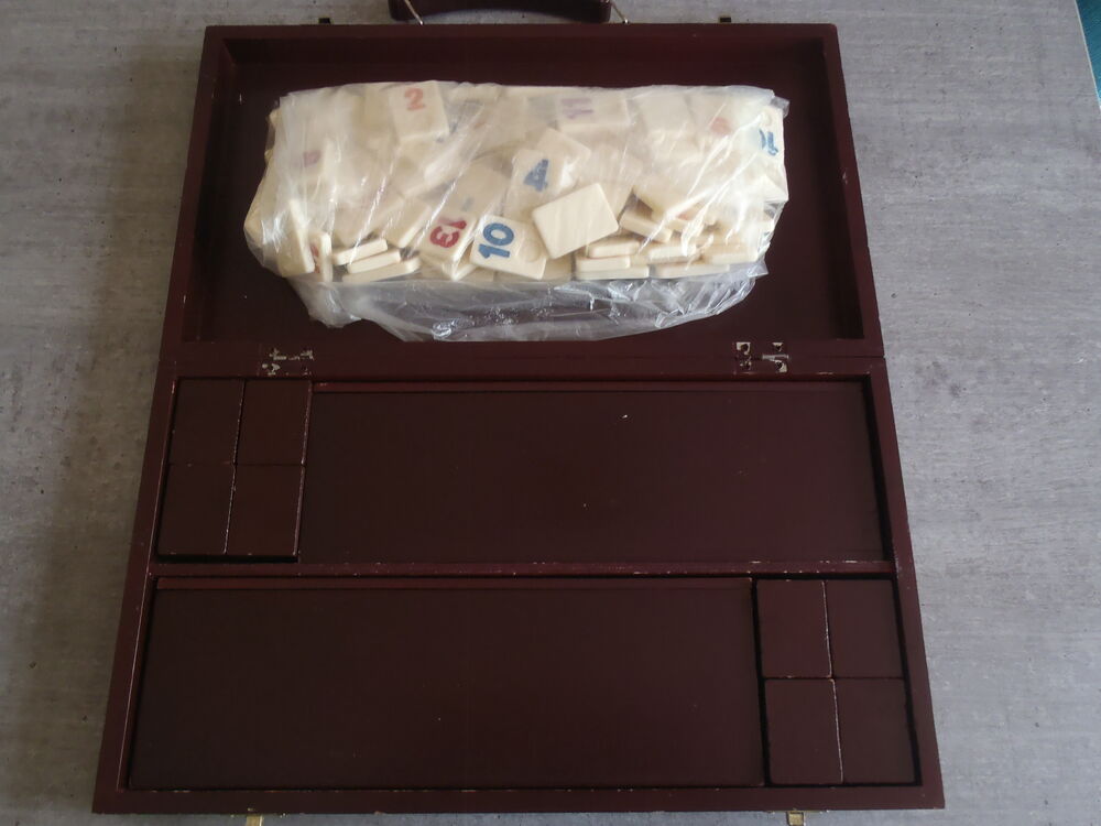Rummikub chiffres en valisette bois. Jeux / jouets