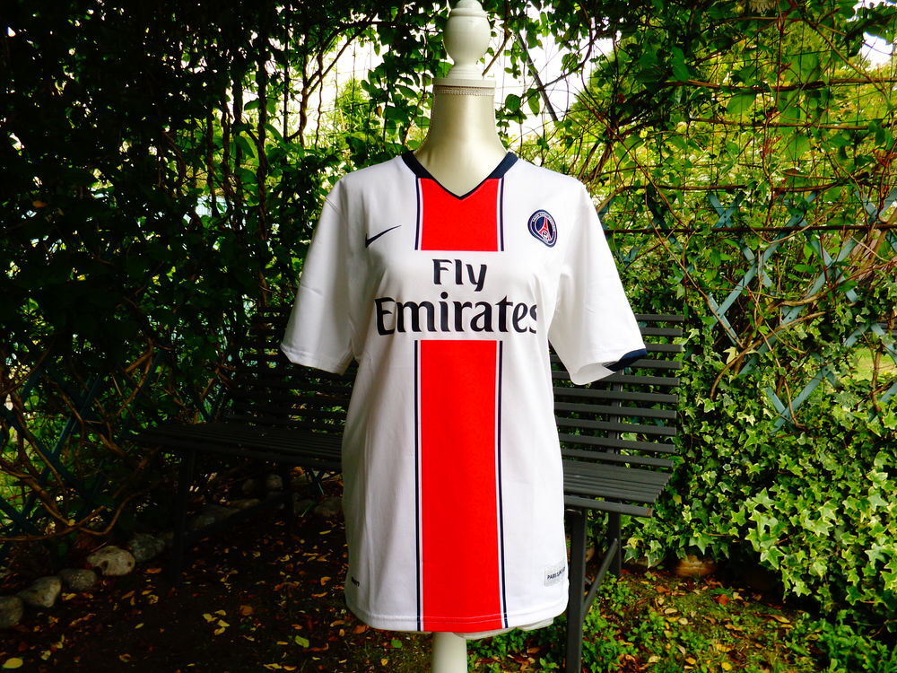 Maillot foot paris st germain nike. Vêtements