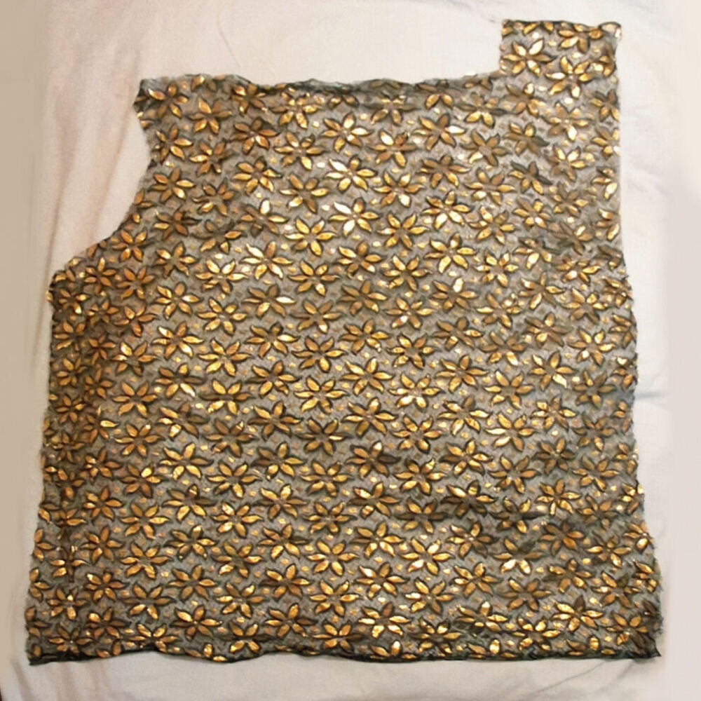 Tissu fleur dor&eacute;e tulle noir 92x90 Décoration