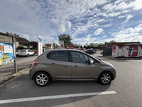 208 1.2 VTi 82ch BVM5 Style 2014 occasion 17700 Saint-Mard