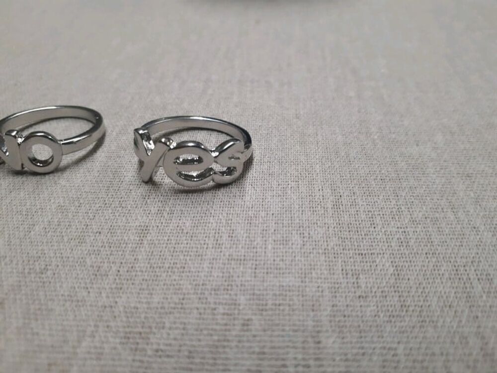 2 Bague yes et no Bijoux et montres