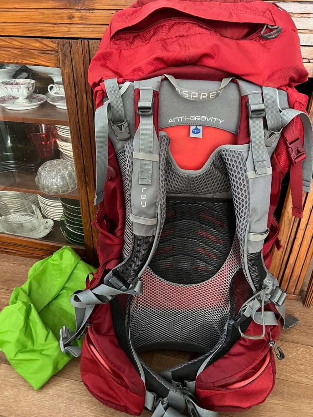 sac randonn&eacute;e Osprey Ariel 65 AG femme rouge (tr&egrave;s bon &eacute;tat) Sports