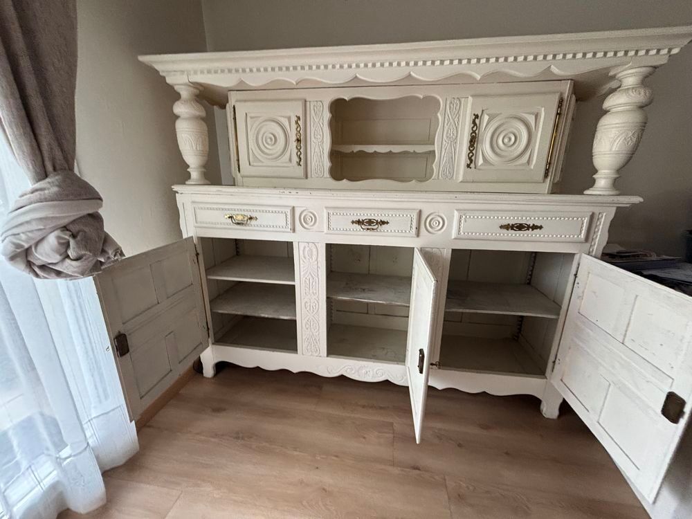 Buffet ancien en bois massif peint tr&egrave;s bon &eacute;tat Meubles