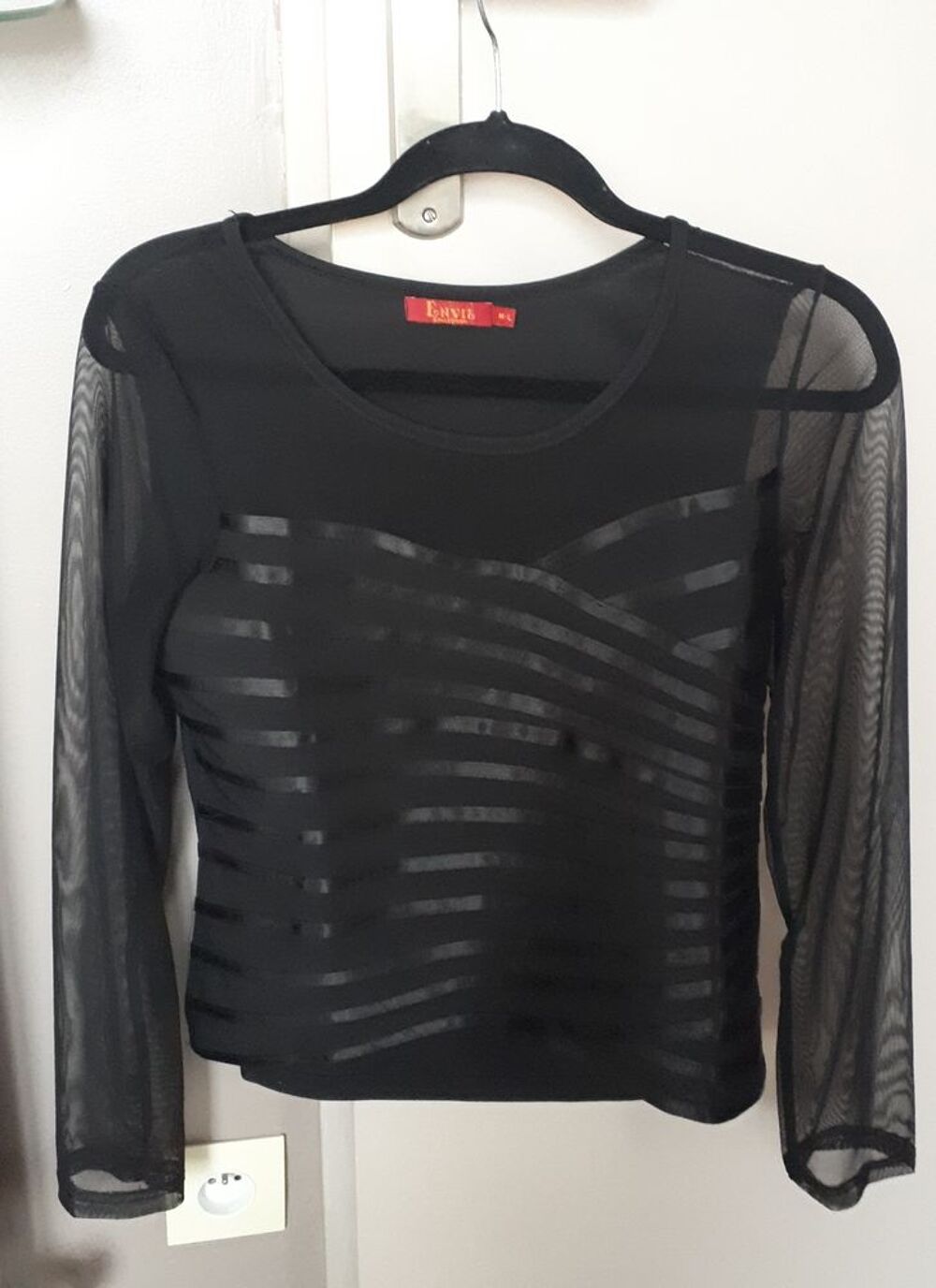 Pull noir soir&eacute;e - 38/40 - EXCELLENT ETAT Vêtements