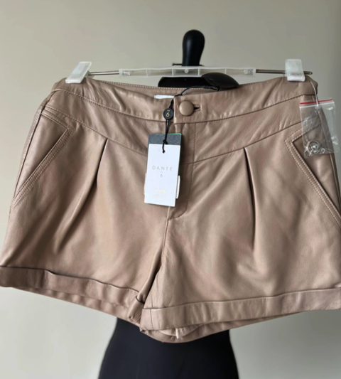 Short en cuir
S / 36 / 8�Neuf avec �tiquette�Dante6 99 Nice (06)