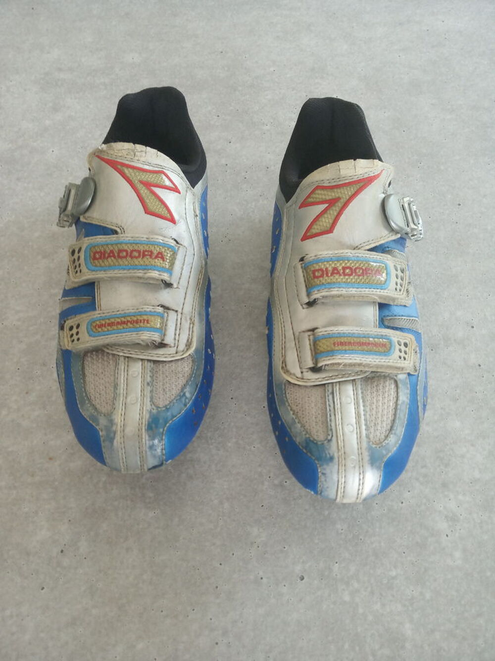 Chaussures de cyclisme pointure 42
Sports
