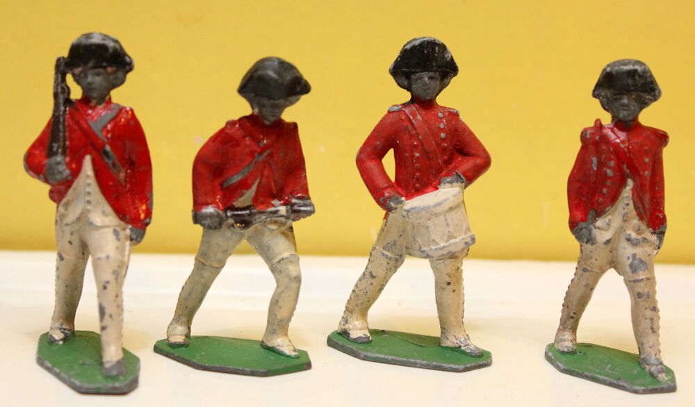 Figurines anciennes en plomb, habits rouges Jeux / jouets