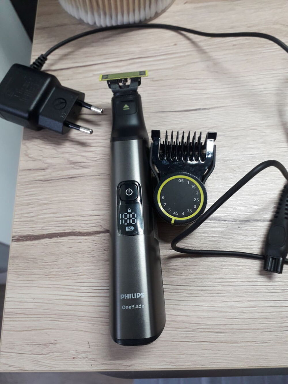 Rasoir &eacute;lectrique Philips OneBlade avec sabot Electrom�nager