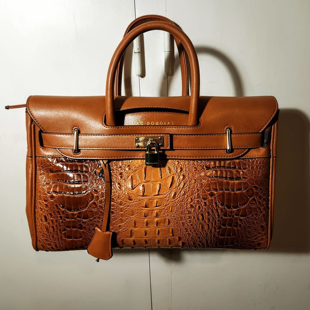 Tr&egrave;s rare sac neuf MacDouglas en cuir Maroquinerie