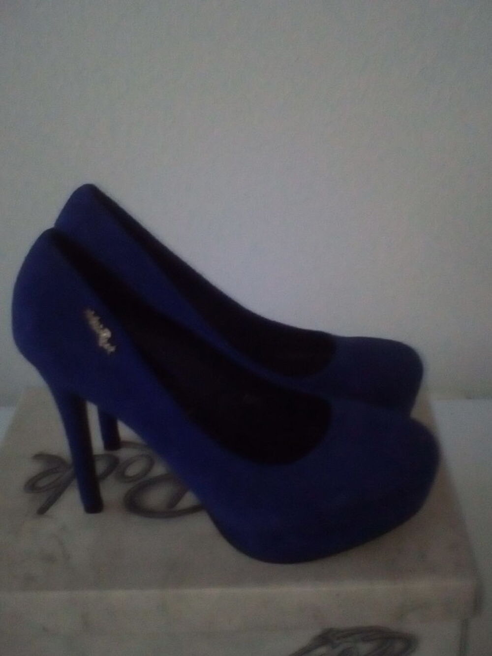 Saisissez le titre de votre objet. Chaussures