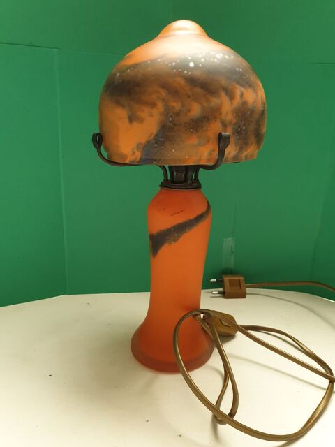 Lampe champignon pte de verre style Gall  100 Laon (02)
