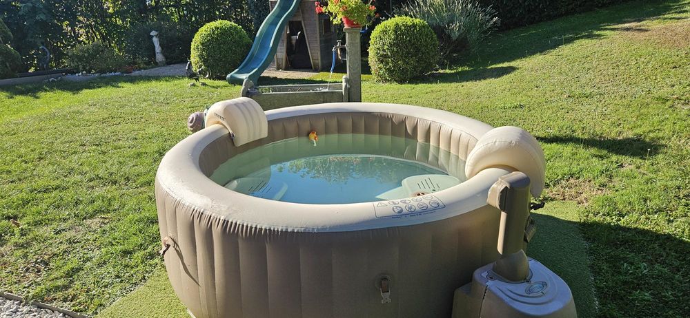 SPA INTEX 4/5 PLACES QUASI NEUF Jardin