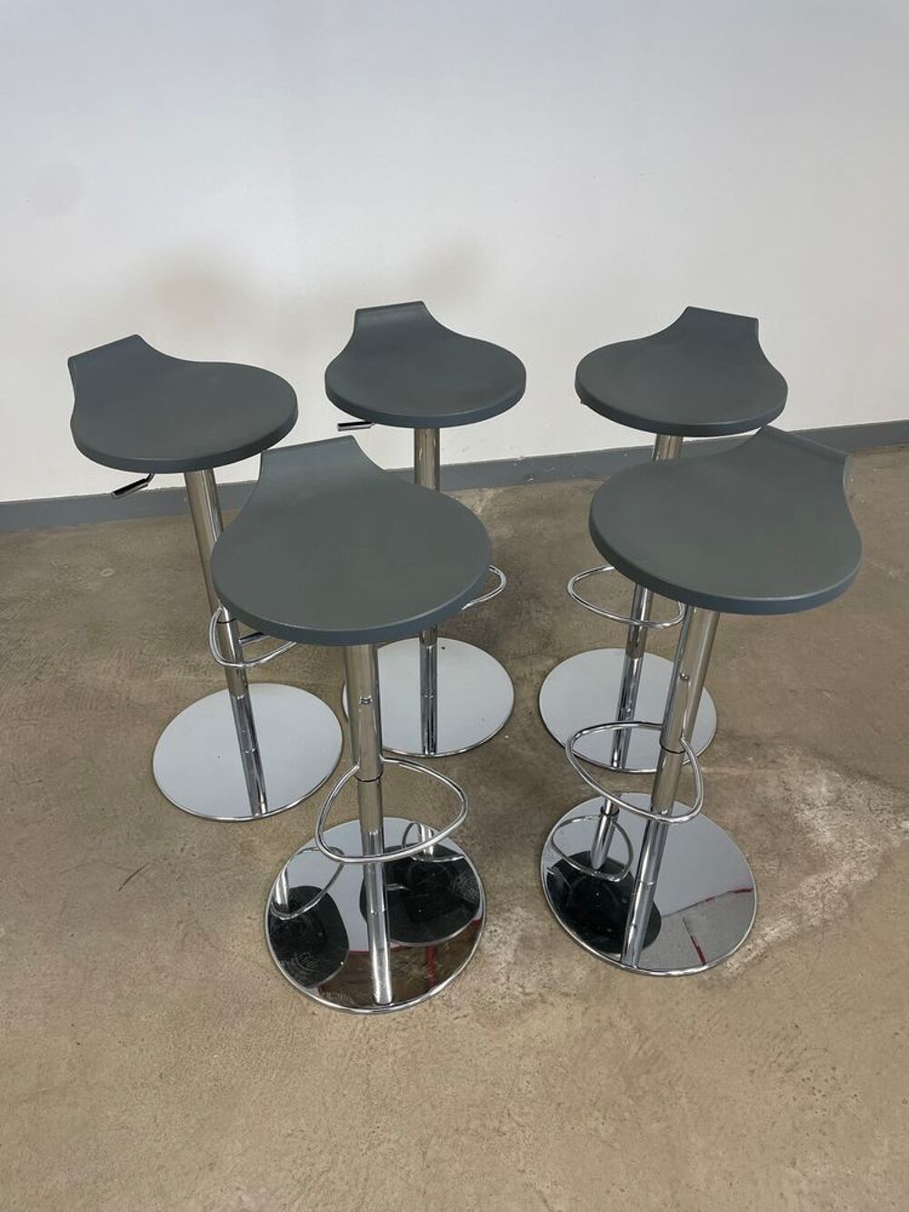 Tabourets de bar Casala pivotant et r&eacute;glable Meubles