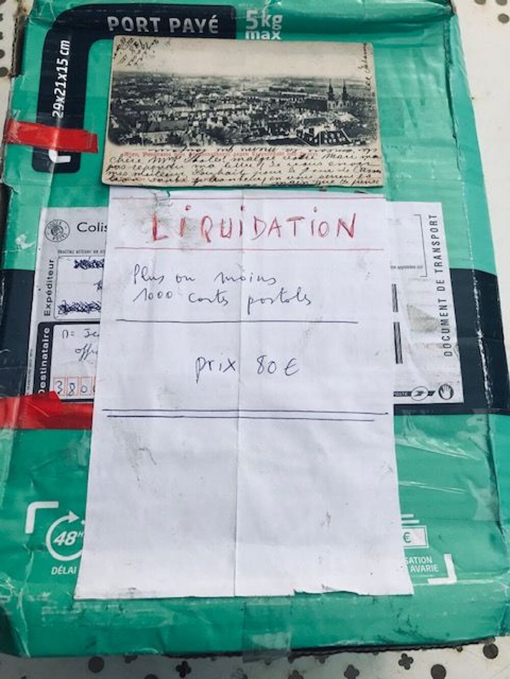 Huit cartons de cartes postales anciennes 