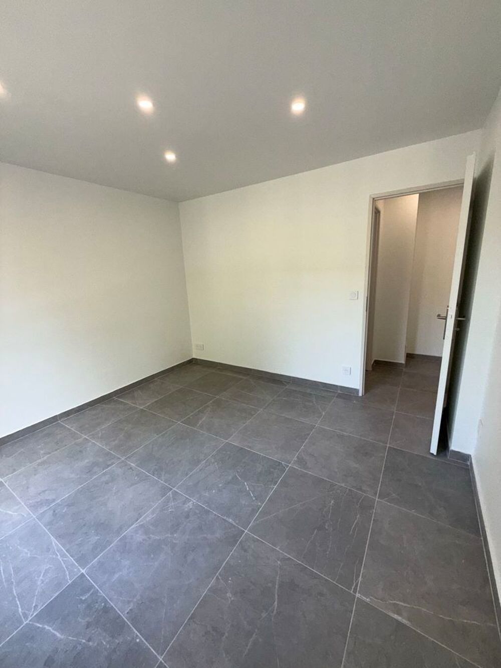 Vente Appartement Appartement T1 entièrement rénové secteur calme et résidence sécurisé Échirolles