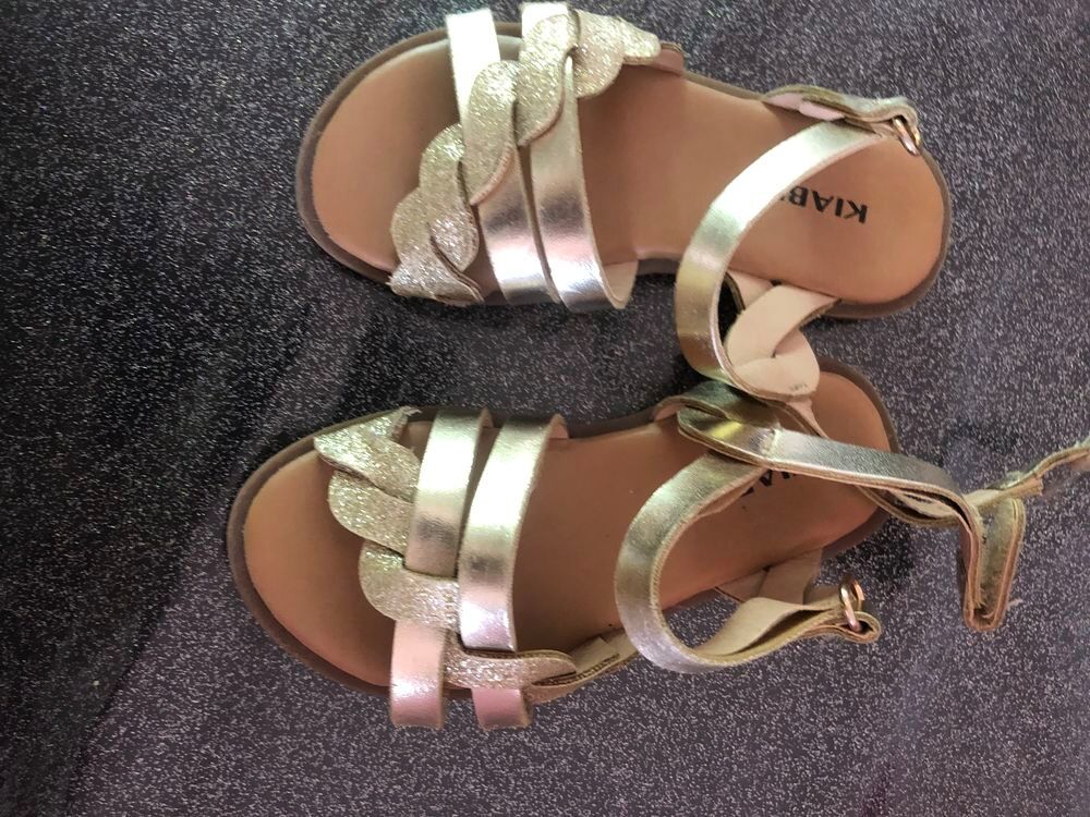 sandalettes b&eacute;b&eacute; dor&eacute;e &eacute;tat neuves Chaussures