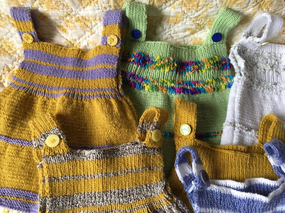 Jolies petites robes chasubles diff&eacute;rentes coloris Vêtements enfants